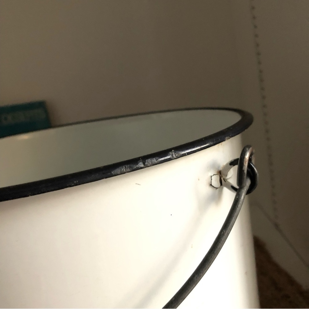 Vintage > Farmhouse White Enamel Stock Pot 8 qt - Picture 6 of 11